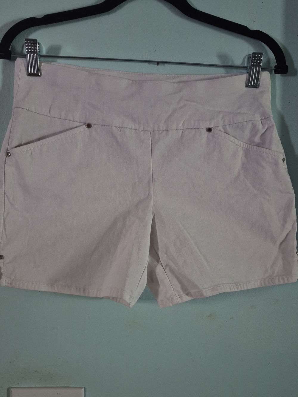 INC International Concepts White Bermuda Shorts